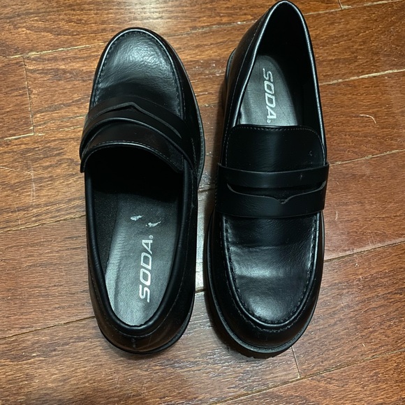 Women Slip on loafers aka penny loafers - Picture 3 of 6
